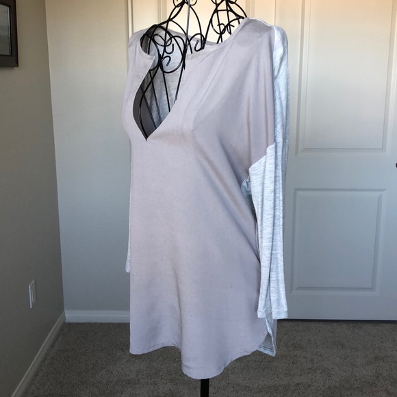 Banana Republic Mixed Media Casual Top - Picture 2 of 6